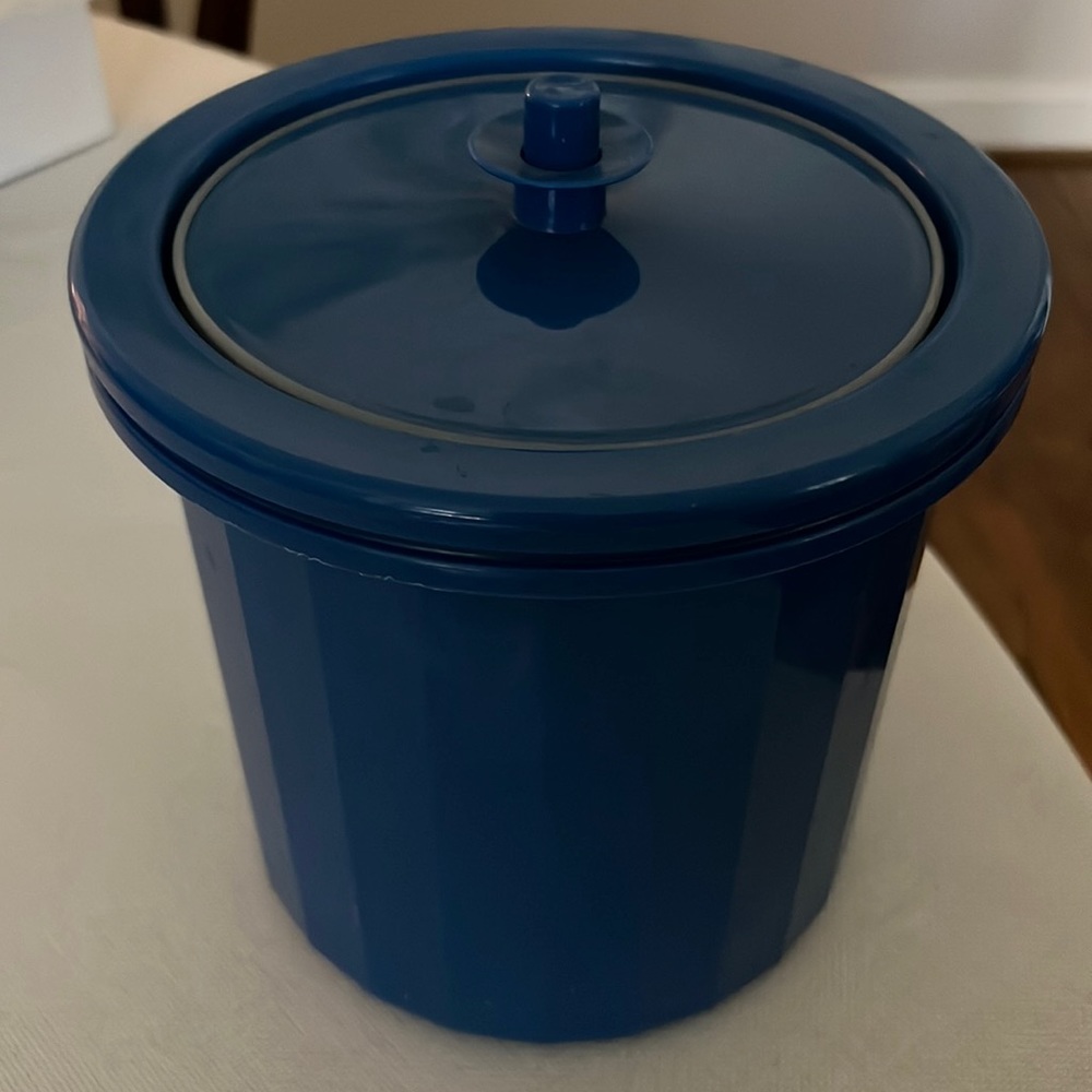 Tupperware ice bucket